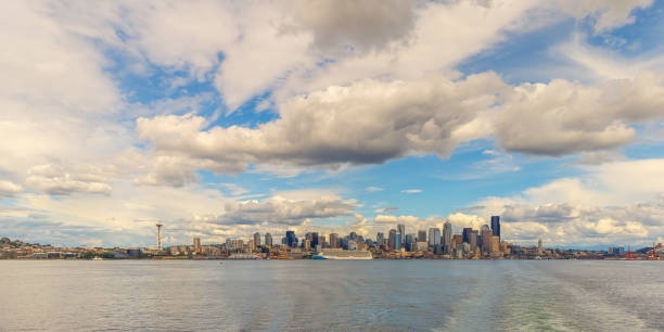 istock Seattle skyline and waterfront view, Washington state, USA 1011912008