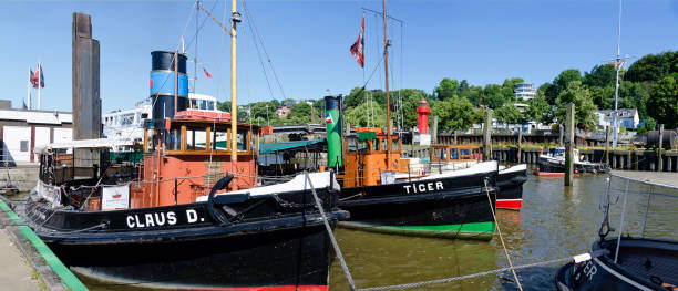 Museum harbor Övelgönne HAMBURG, GERMANY - JUNE 30, 2018: Historic ships located at the museum harbor of Övelgönne övelgönne stock pictures, royalty-free photos & images