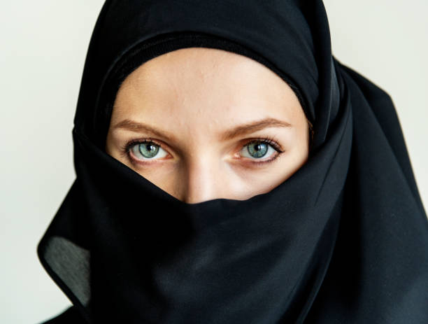 istock Islamic woman portrait looking at camera 1011936206