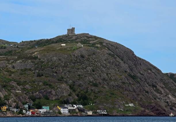 signal hill i dzielnica battery, st john's nl - st johns newfoundland signal hill tower zdjęcia i obrazy z banku zdjęć