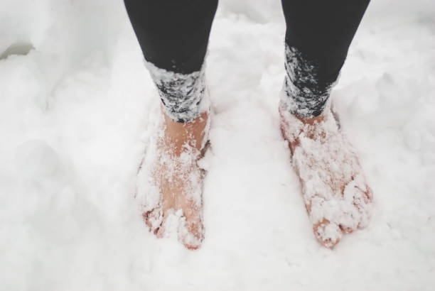 istock Men's bare feet in the snow 1011996294