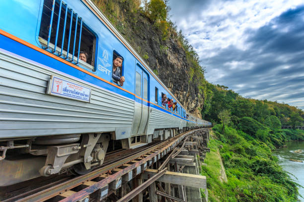 prowincja kanchanaburi, lokomotywa, pociąg parowy, tajlandia, pociąg - pojazd - kanchanaburi province train thailand diesel zdjęcia i obrazy z banku zdjęć