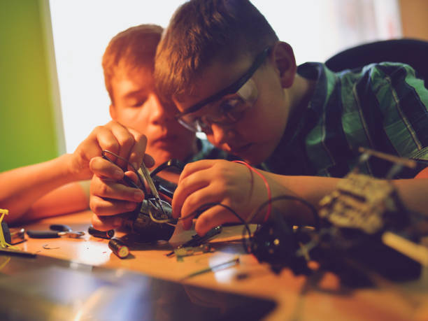 istock Small engineers working on innovative robots in their room 1012036346