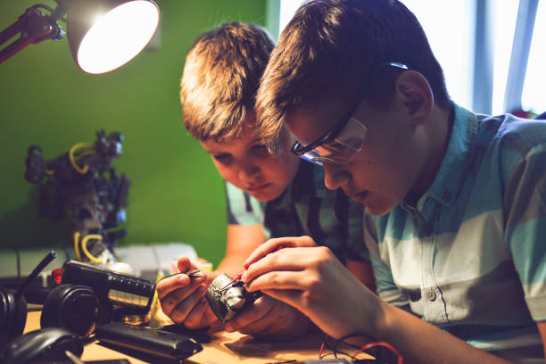 istock Small engineers working on innovative robots in their room 1012036580