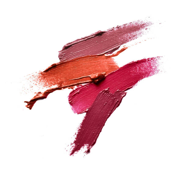 rouge à lèvres de frottis divers sur fond blanc - crushed make up cosmetics lipstick photos et images de collection