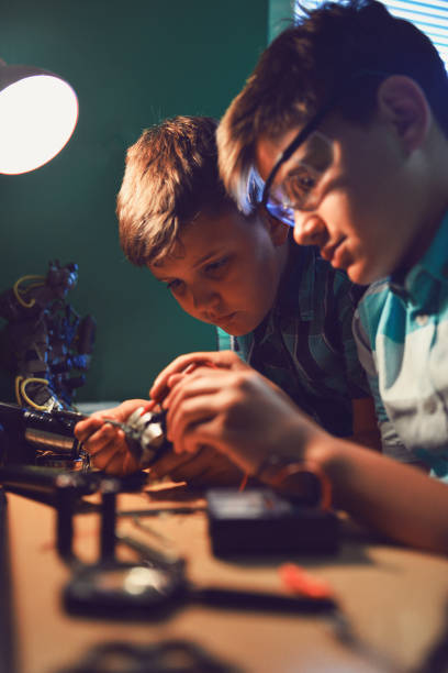 istock Small engineers working on innovative robots in their room 1012045084