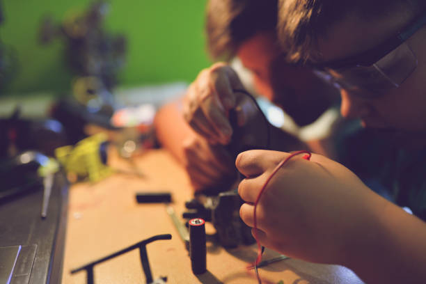 istock Small engineers working on innovative robots in their room 1012045402