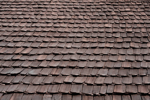istock Vintage shingle roof top pattern on traditional house 1012051840