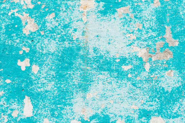 istock Wall fragment with attritions and cracks 1012063838