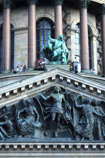 apic bronze works of art of the facade of st. isaac's cathedral. - st isaacs cathedral imagens e fotografias de stock