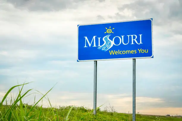 Photo of Missouri Welcomes You roadside sign