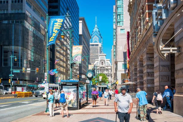 미국 필라델피아 시내에서 마켓 스트리트 - philadelphia pennsylvania sidewalk street 뉴스 사진 이미지