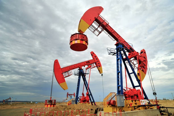 beam-pumping units are working in  the in the oil field in Xinjiang, China beam-pumping units are working in  the in the oil field in Xinjiang, China perpetual motion machine stock pictures, royalty-free photos & images