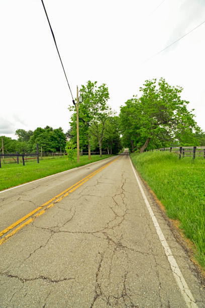 istock Small country road in Kentucky 1012225526