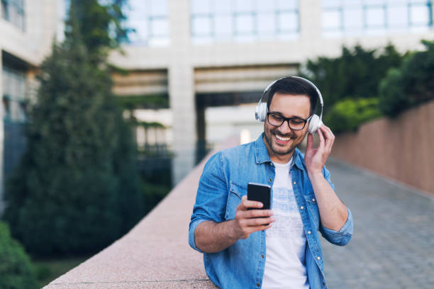 istock Listening music 1012243416
