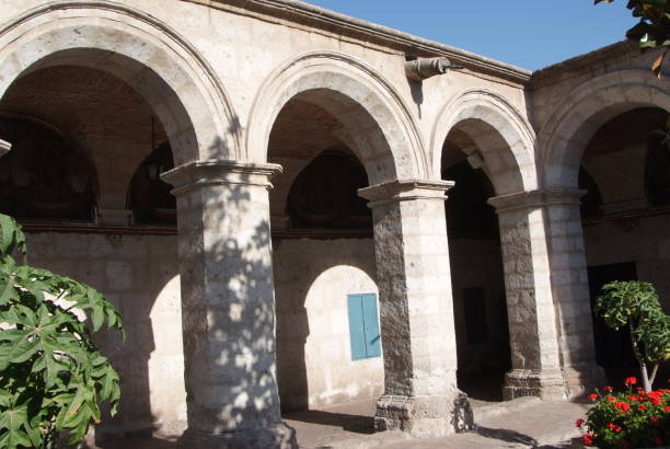 세인트 캐서린의 수도원: 아레 키 파 페루, 산타 카탈리나는 domincan 두 번째 순서 그것의 수녀의 수도원 1580에서 건축 되었다. - peru arequipa monastery convent 뉴스 사진 이미지