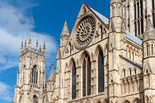 elaborate tracery on exterior building of york minster, the historic cathedral built in english gothic architectural style located in city of york, england, uk - york england england minster middle ages imagens e fotografias de stock