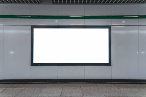 пустой рекламный щит в метро. полезно для вашей рекламы. - sign station contemporary escalator стоковые фото и изображения