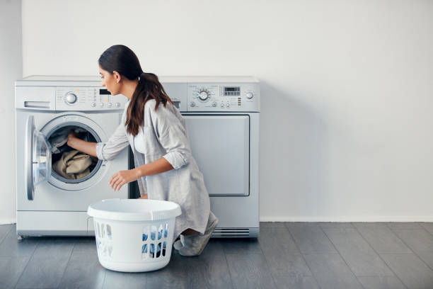 hago mi ropa una vez por semana - washing fotografías e imágenes de stock