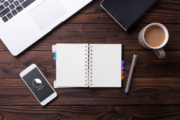 istock Top view of Installing circle load percentage waiting indicator concept on the phone screen 1012513408