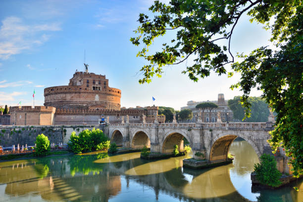 castel sant'angelo, rome - hadrians tomb foto e immagini stock