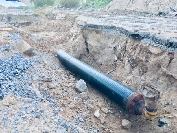 istock Water pipes in sand repair 1012586804