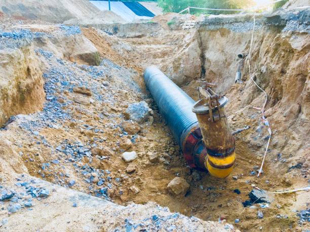 istock Water pipes in sand repair 1012586816