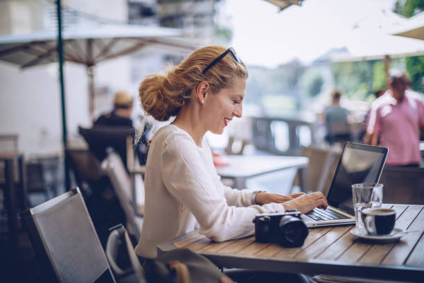 istock Businesswoman working in cafe 1012607640