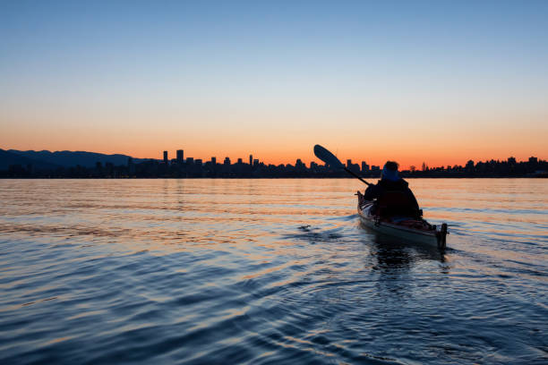 istock Sunrise Kayaking in Vancouver 1012727962