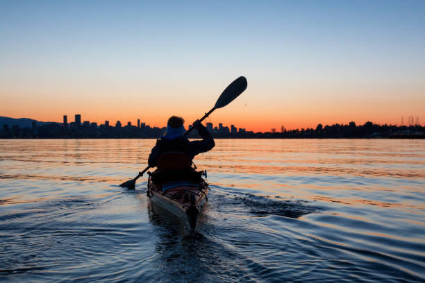 istock Sunrise Kayaking in Vancouver 1012727966