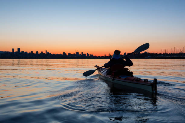 istock Sunrise Kayaking in Vancouver 1012728236