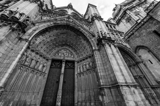 istock Gothic style of Toledo cathedral 1012784122