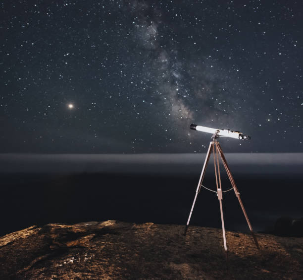 istock Observing Mars & Milky Way with Telescope 1012813804