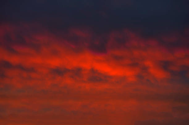 awesome dramatic fire-red burning sunrise sky, crimson cloudscape - cumulus cloud cloud sky only cumulonimbus imagens e fotografias de stock