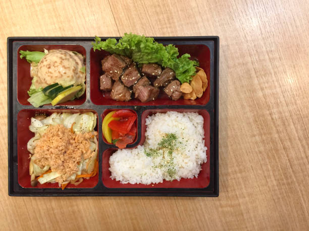 japoński zestaw bento z grillowaną wołowiną teriyaki. - bento box lunch healthy lifestyle zdjęcia i obrazy z banku zdjęć