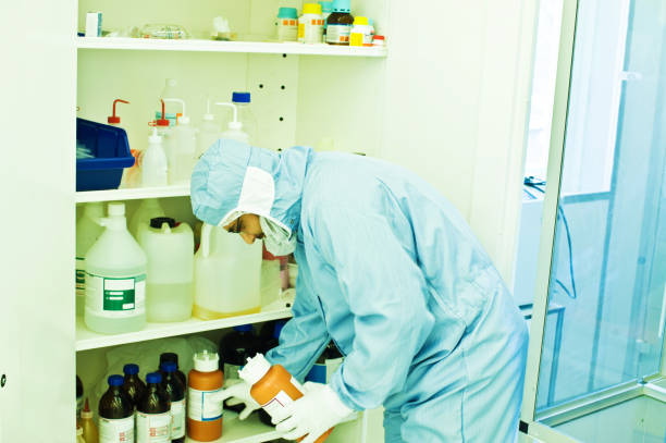 istock Asian Research Scientist / Chemist At Work In The Laboratory 1013069420