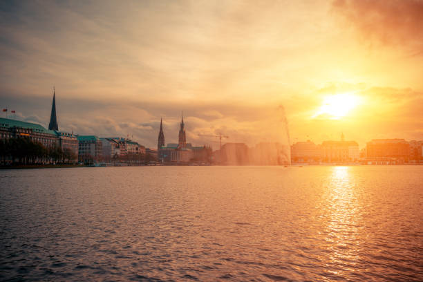 istock Hamburg Harbour City 1013083128