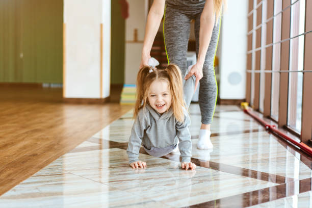 istock Little girl crawls on her hands 1013100078