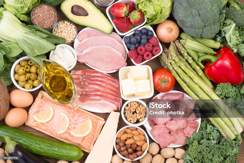 Cibo raccomandato con dieta a basso contenuto di carboidrati o dieta chetogenica - Foto stock royalty-free di Dieta chetogenica