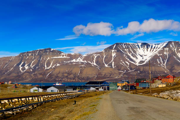 istock Beuatiful nature of Longyearbyen, Svalbard, Norway 1013148100