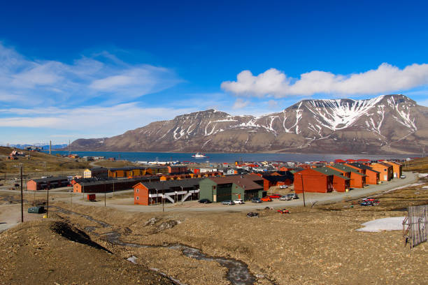 istock House in Longyearbyen, Svalbard, Norway 1013152718