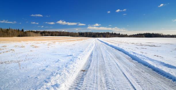 classic winter scene of a road in rural area - two lane highway fotos imagens e fotografias de stock