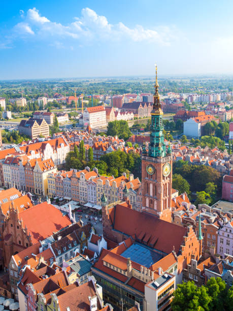 centro storico di danzica, vista aerea dalla torre della cattedrale - gdansk foto e immagini stock