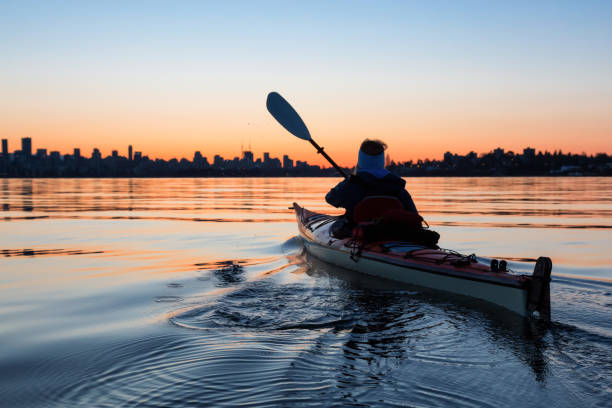 istock Sunrise Kayaking in Vancouver 1013267498