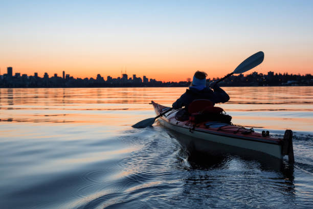istock Sunrise Kayaking in Vancouver 1013267546