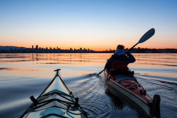istock Sunrise Kayaking in Vancouver 1013267600