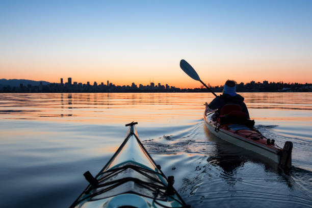 istock Sunrise Kayaking in Vancouver 1013267618