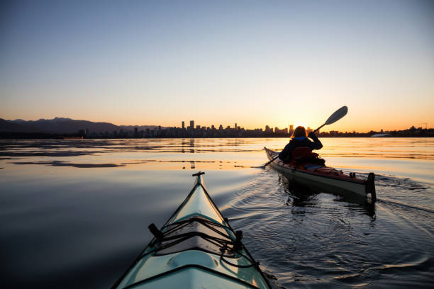 istock Sunrise Kayaking in Vancouver 1013267626