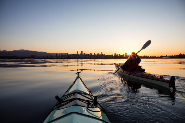 istock Sunrise Kayaking in Vancouver 1013267656