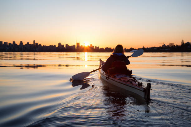 istock Sunrise Kayaking in Vancouver 1013267692